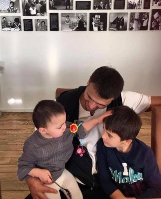 Эмин Агаларов учит дочь Лейлы Алиевой водить машину (фото)