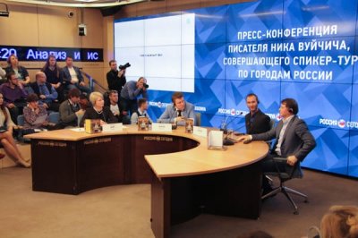 Герой нашего времени Ник Вуйчич о планах поездки в Азербайджан (фото)