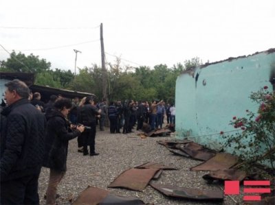 Иностранные журналисты побывали в доме, подожженном армянами в Агдаме (фото)