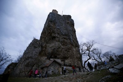 Кацхинский столб – уникальный монолит с храмом