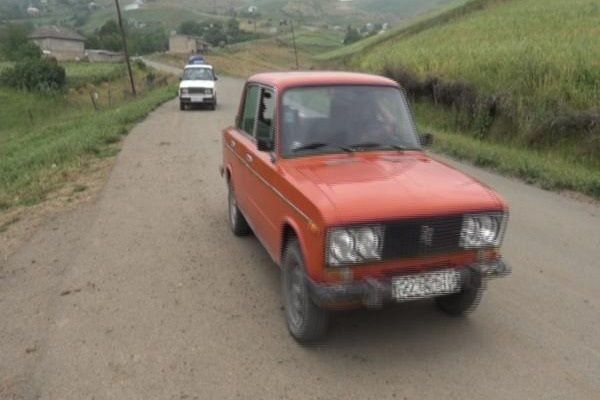 На одной из дорог в Азербайджане автомобили едут сами по себе – ВИДЕО