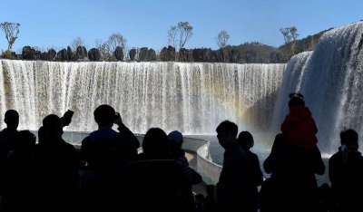 Самый большой рукотворный водопад Азии