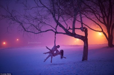 Сотни балерин по всему миру разделись для фотосессии (видео)