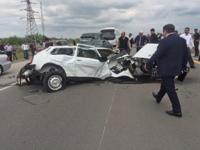 Страшное ДТП в Азербайджане: автомобиль разорвало на части (фото)