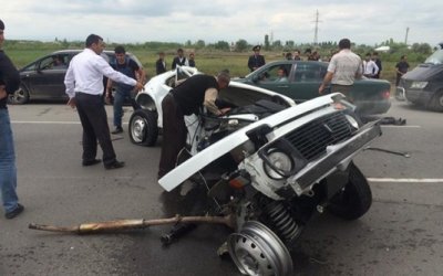 Страшное ДТП в Азербайджане: автомобиль разорвало на части (фото)