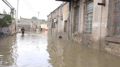 В Баку из затопленных домов эвакуированы более 70 человек – ФОТО