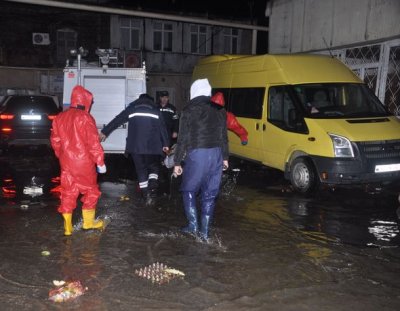 В Баку из затопленных домов эвакуированы более 70 человек – ФОТО