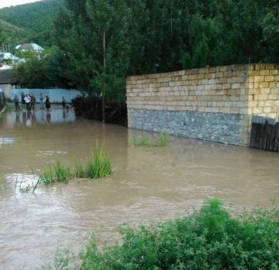 В Хачмазе затопило село