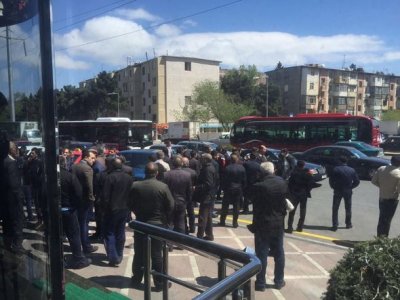 Водители автобусов устроили акцию протеста в Баку - ФОТО + ВИДЕО