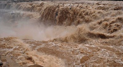 Желтый водопад Хукоу